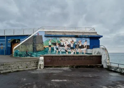 anciennement dédiées à la pêche , les trainières sont devenues un loisir et se dispute en régate d'aviron