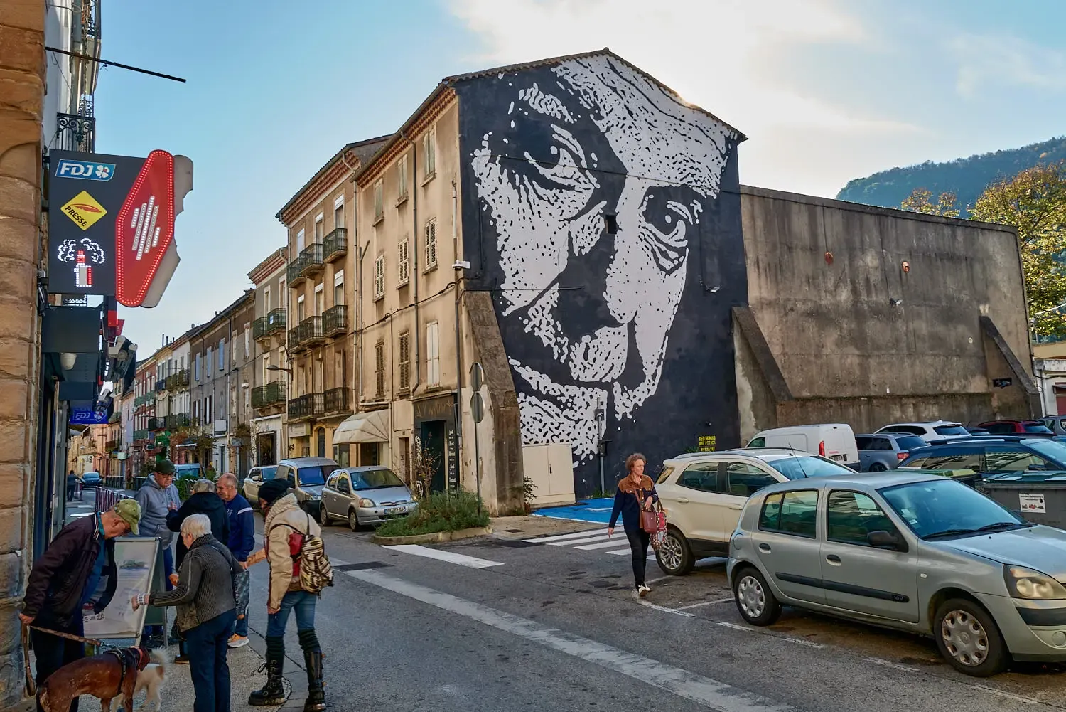 Specialist stencil, Ted Nomad owes his blaze to years of life on the road, where he left anonymous traces from city to city. His universe is populated by portraits that are as close as possible to humanity as he meets.