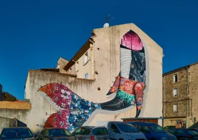 Street Art en Cévennes 7 Artiste habitant le Gard, L'insecte dit de ses œuvres : j'ai envie de faire des œuvres qui ne sont pas juste belles. Je cherche à mettre en avant les animaux en danger. Cette baleine est sa première œuvre gigantesque réalisée en un temps record de 3 jours.