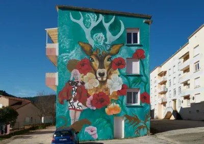 Street Art en Cévennes 12 Demoiselle Artémis fait partie d'une lignée de femmes honorées et peintes par l'artiste. En hommage aux Cévennes Artémis y réconcilie et harmonise les forces sauvages de la nature.