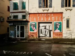 Former front of the cinema arts and essays of Bayonne, with on both sides of the entrance, as two posters of emblematic characters of EXIST