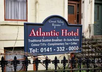 toujours dans Renfrew street vous pouvez réserver un chambre avec le traditionnel petit déjeuner écossais