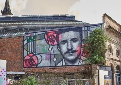 Une vue avancée de la fresque consacrée à Charles Rennie Mackintosh, architecte