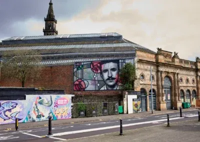 Une fresque murale en hommage à Charles Rennie Mackintosh (1868-1928) au bord de la Clyde River