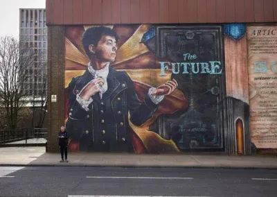 Une fresque murale gigantesque de 8 à 9 m de haut près du quartier des Universités