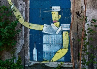 Street Art en Cévennes 24 Petit détail de la fresque ( en vertical ) réalisé par Adec & Nhobi Place du Souvenir